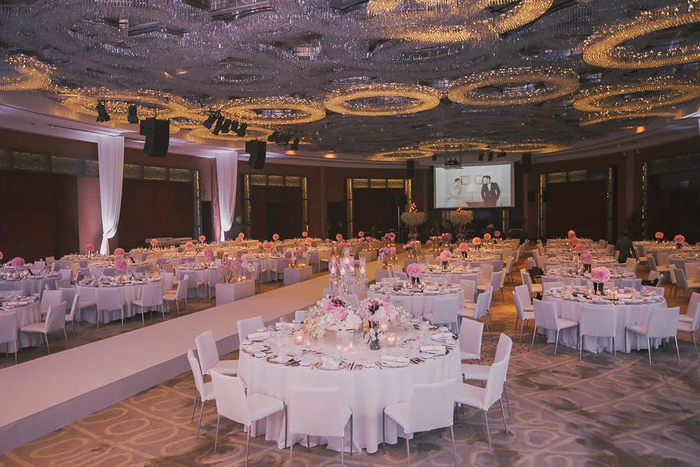 Photo by Deviews. theweddingnotebook.com