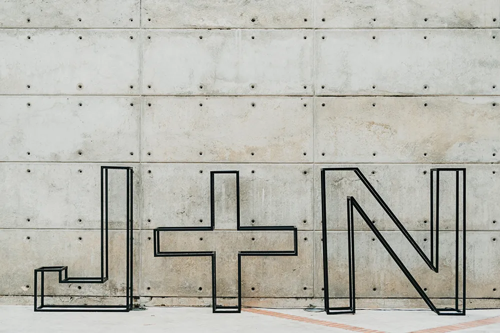 Photo by Peter Herman Photography. theweddingnotebook.com