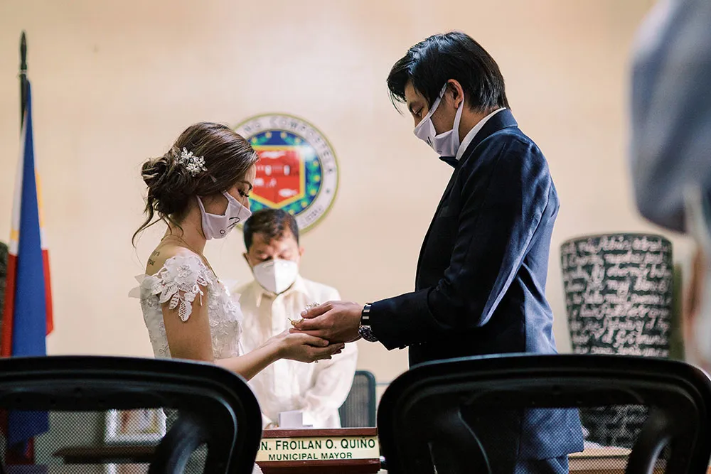 Helium Hearts by Marlon Capuyan. theweddingnotebook.com