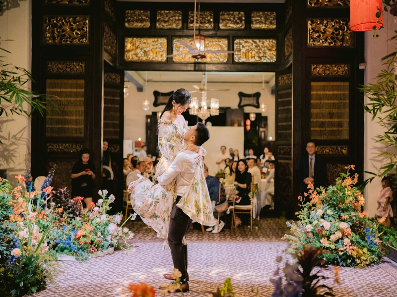 A Cross-Cultural Lively Wedding at Cheong Fatt Sze Mansion with Traditions Reimagined