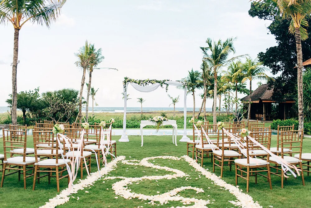 Photo by Bloc Memoire Photography. theweddingnotebook.com