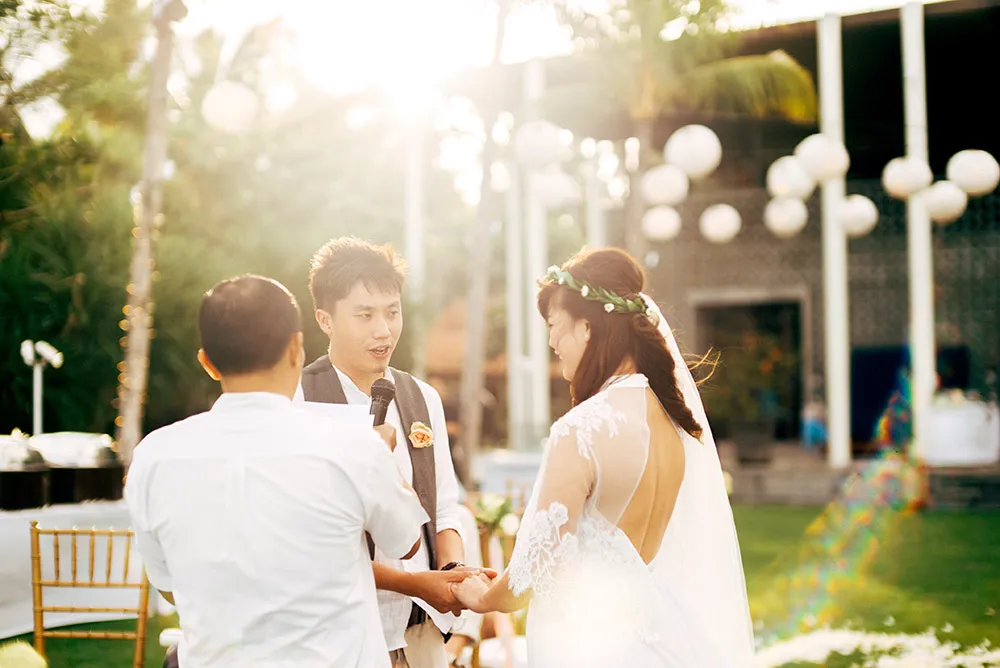 Photo by Bloc Memoire Photography. theweddingnotebook.com