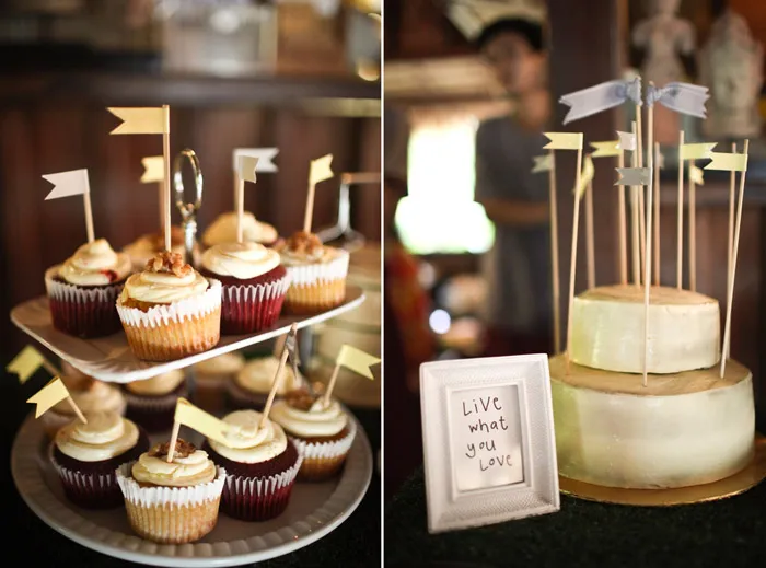 www.theweddingnotebook. Darren Jee Photography. Wedding cake and cupcakes
