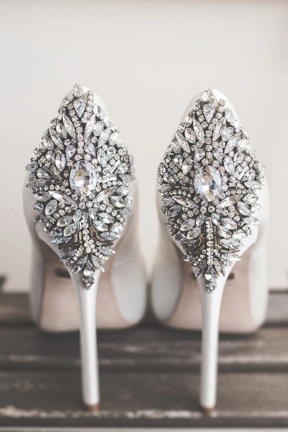 Photo by Angela Rose Photography. theweddingnotebook.com