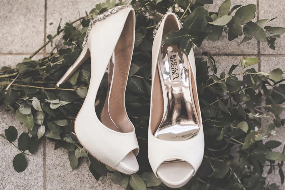 Photo by Angela Rose Photography. theweddingnotebook.com