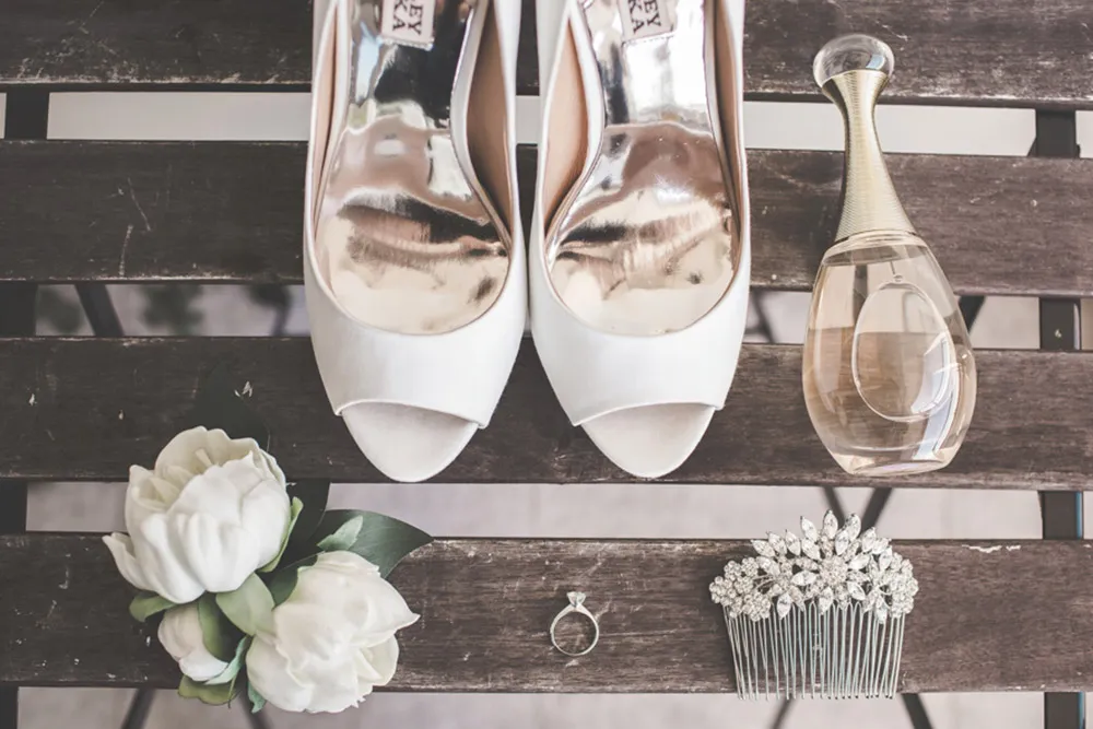 Photo by Angela Rose Photography. theweddingnotebook.com