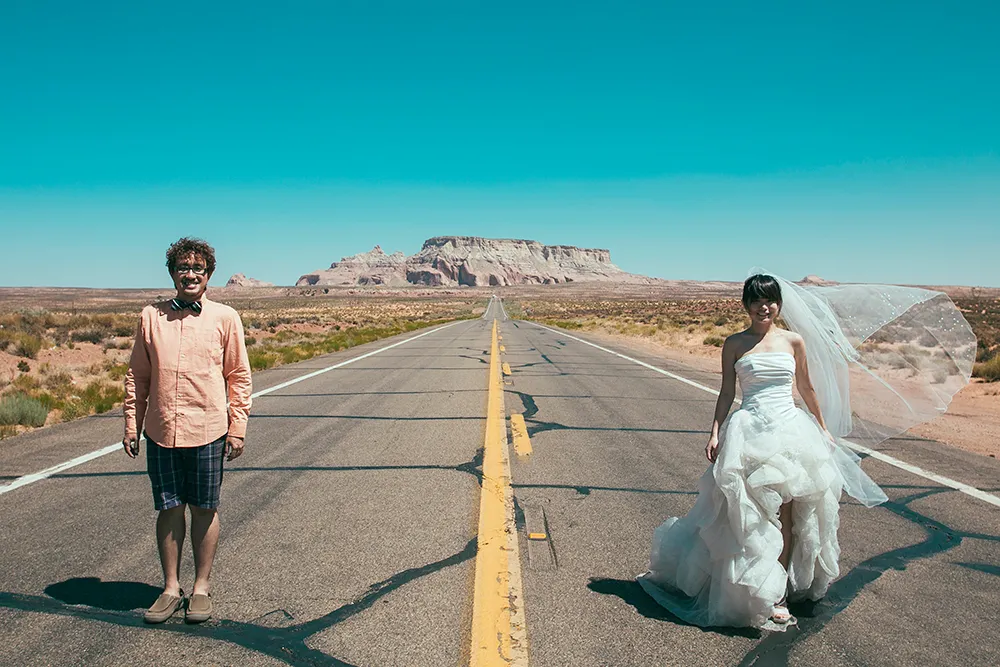 DIY Wedding Photoshoot, Mojave Desert, Las Vegas, USA. theweddingnotebook.com