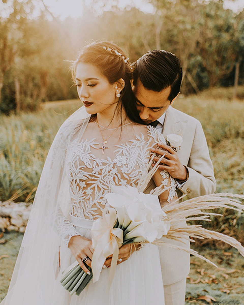 A Dreamy Bohemian Garden Wedding at Alila Villas Uluwatu