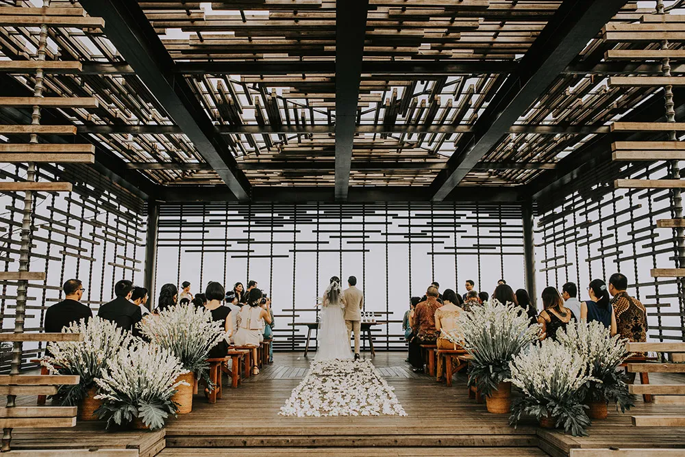 Photo by Diktatphotography. theweddingnotebook.com