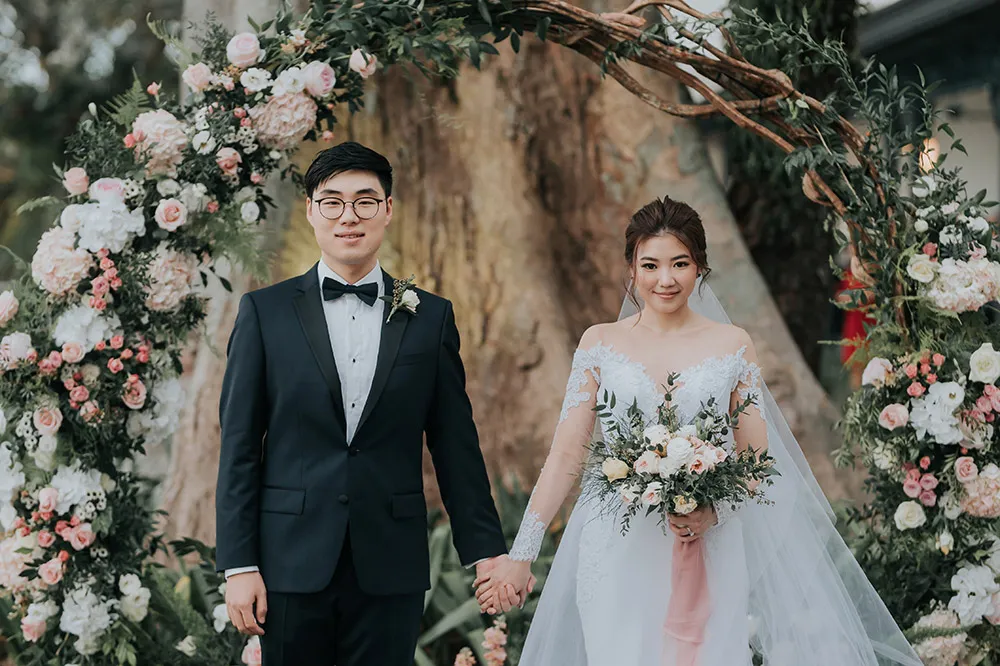 Eastern and Oriental Penang garden wedding ceremony. Malaysia wedding venue. Photo by Daren Chong Photography. theweddingnotebook.com