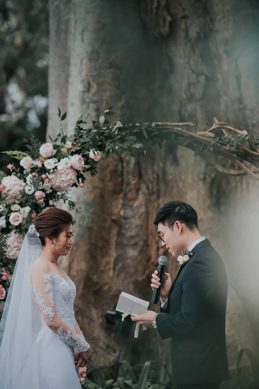 Photo by Daren Chong Photography. theweddingnotebook.com