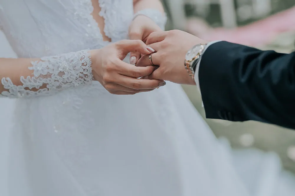 Photo by Daren Chong Photography. theweddingnotebook.com