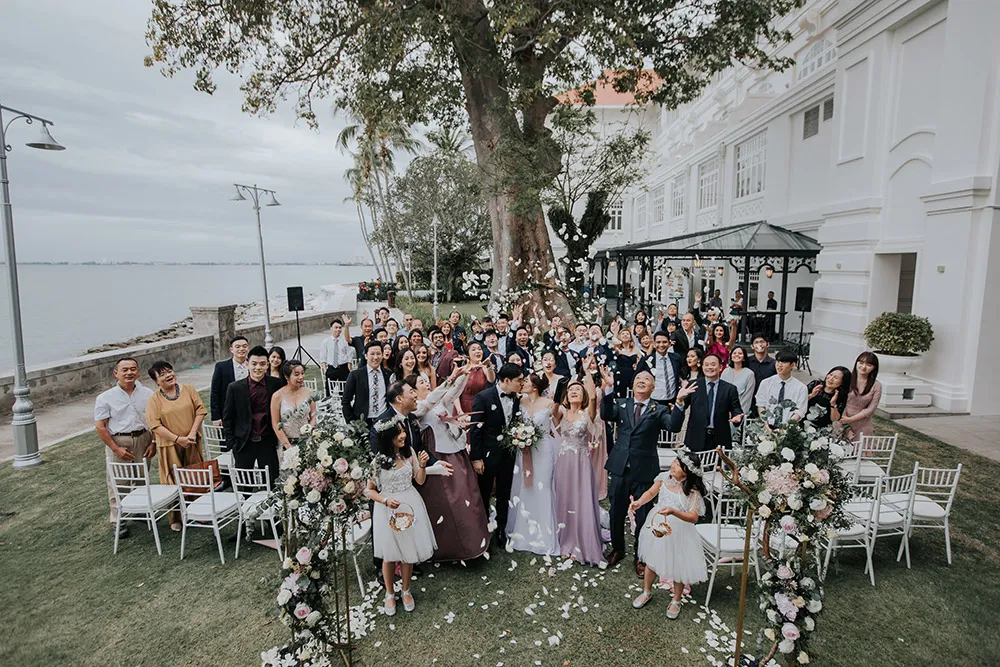 Photo by Daren Chong Photography. theweddingnotebook.com