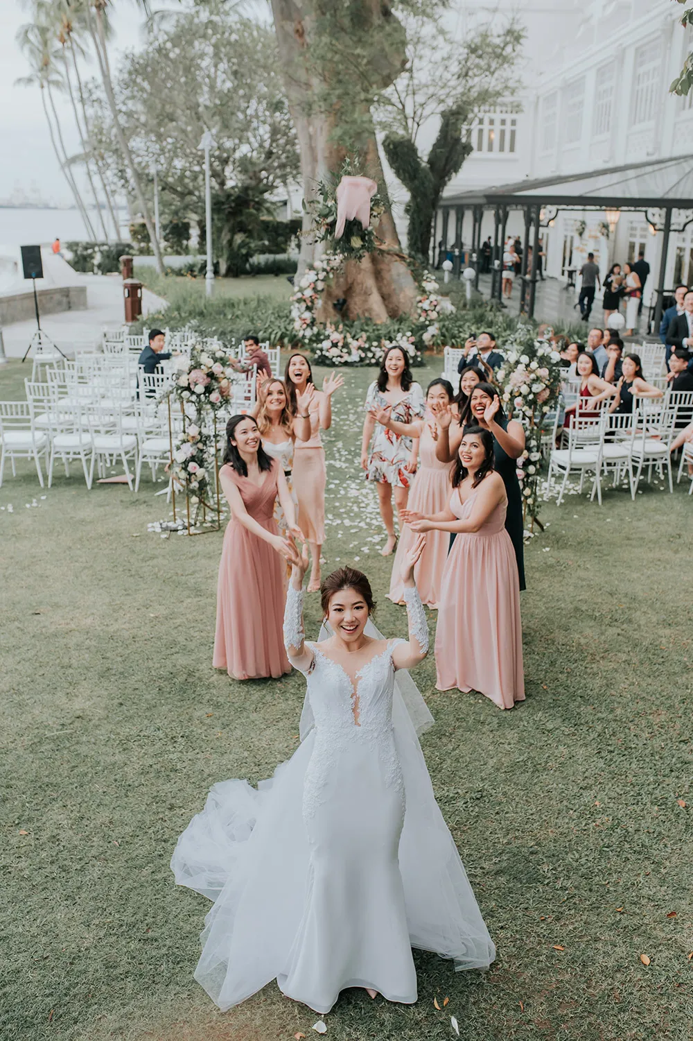 Photo by Daren Chong Photography. theweddingnotebook.com