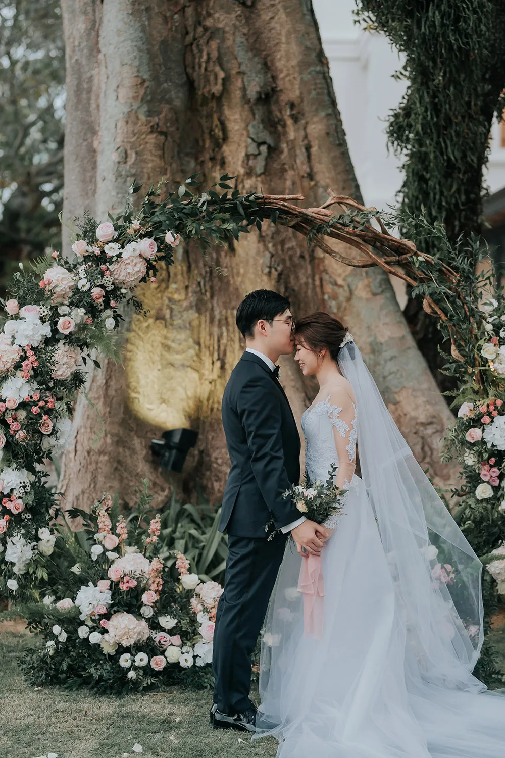 Photo by Daren Chong Photography. theweddingnotebook.com