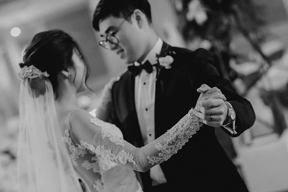 Photo by Daren Chong Photography. theweddingnotebook.com