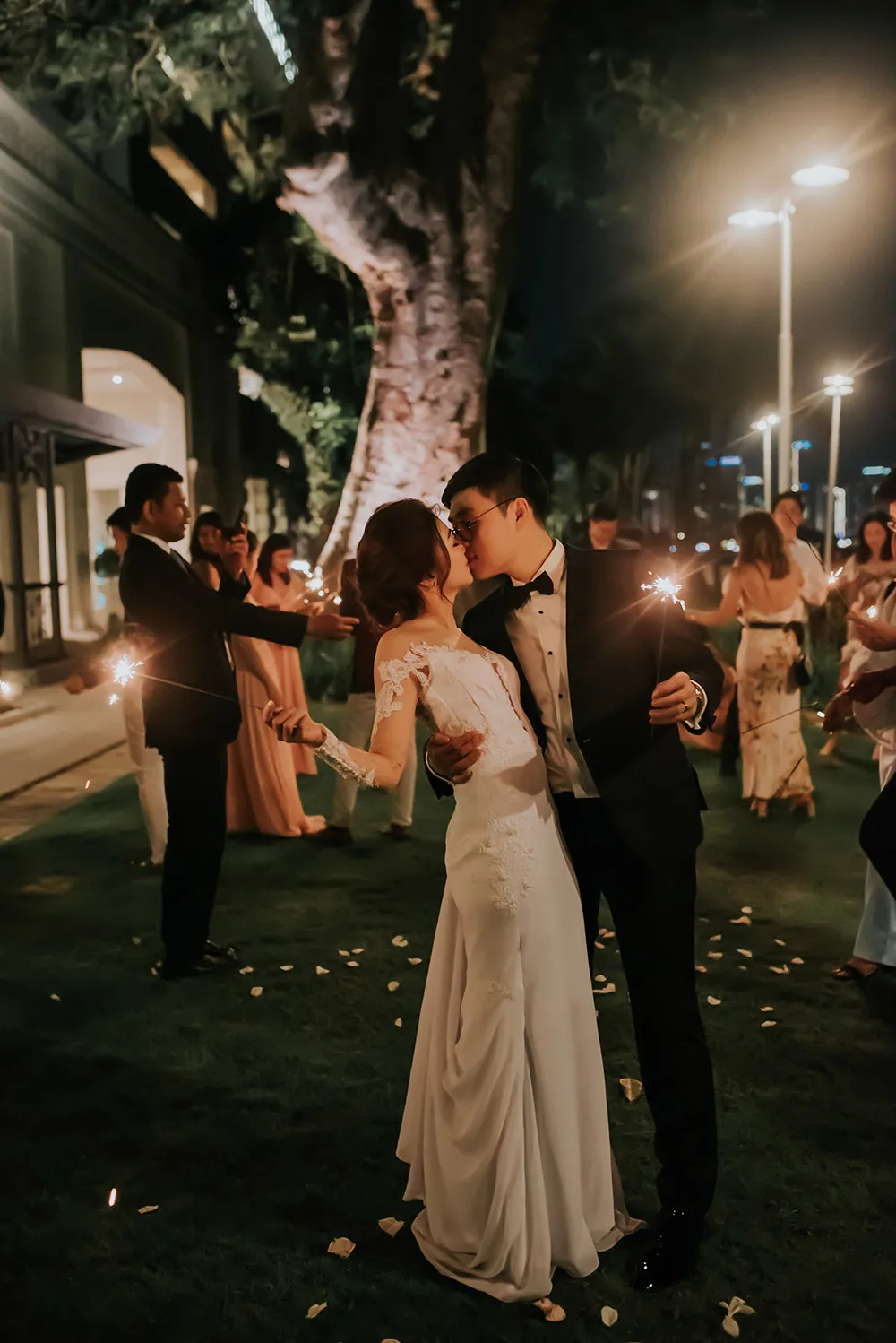 Photo by Daren Chong Photography. theweddingnotebook.com