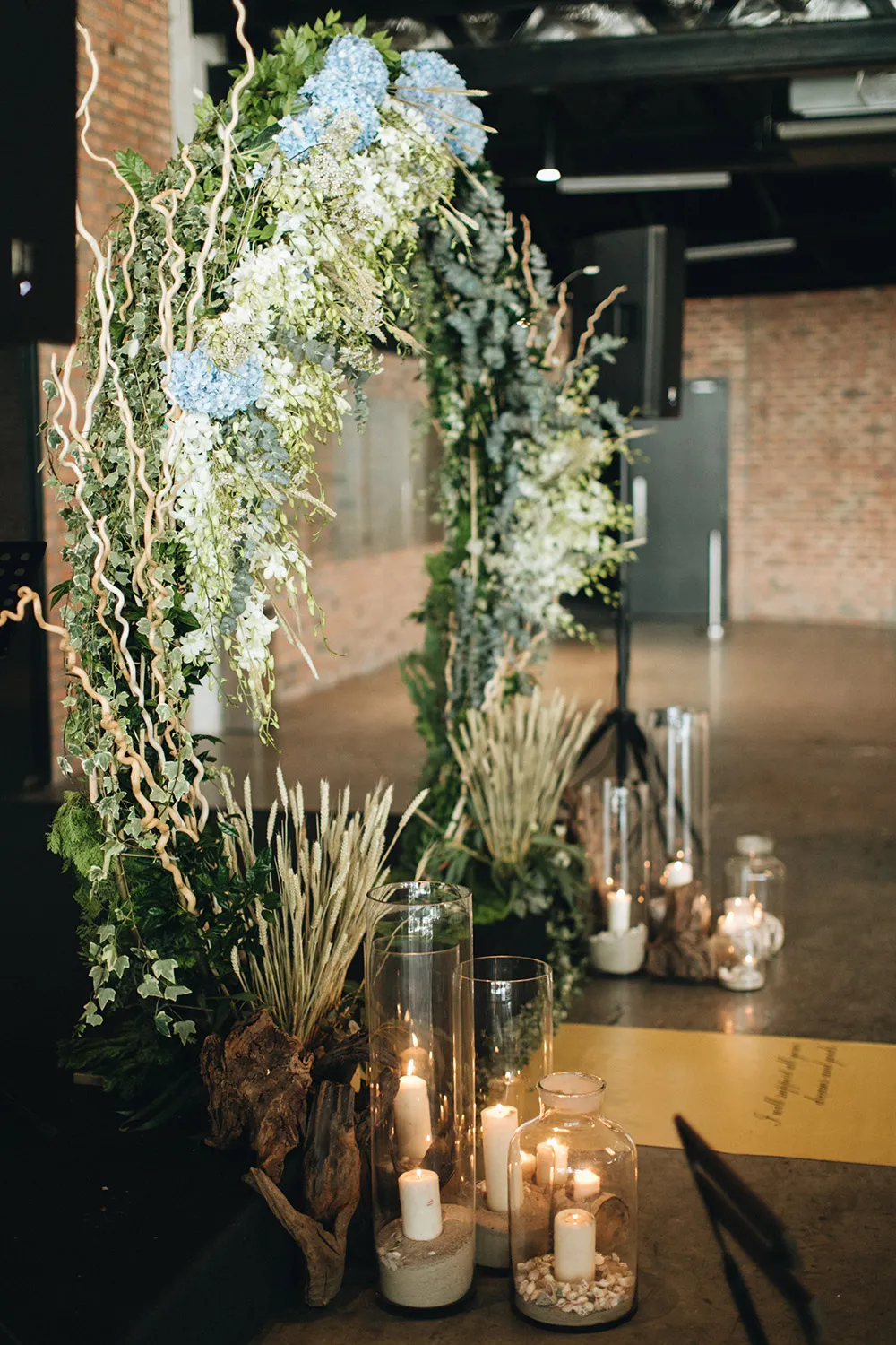 Wedding arch. Photo by Arch and Vow. theweddingnotebook.com