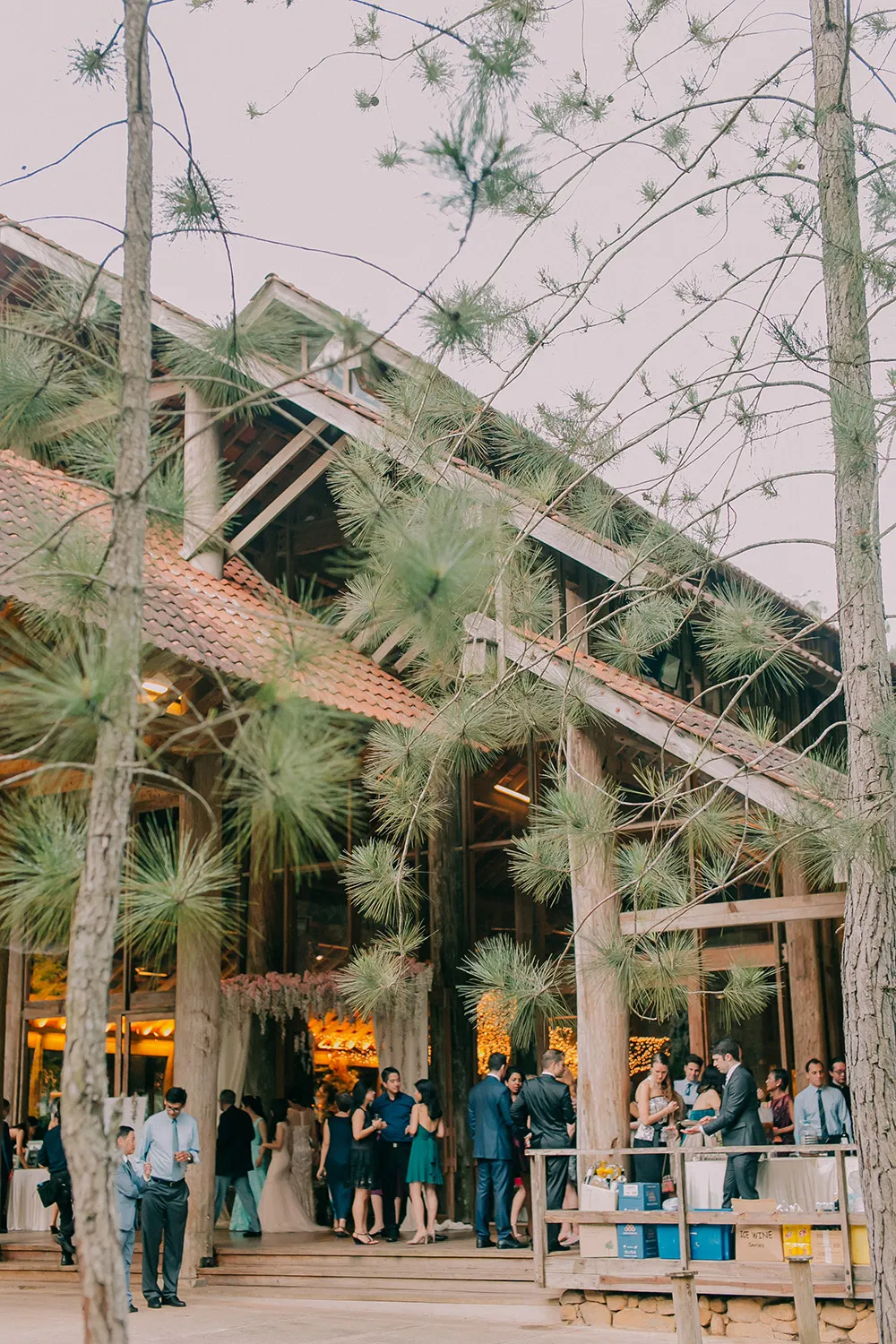 Louis Loo Photography. theweddingnotebook.com