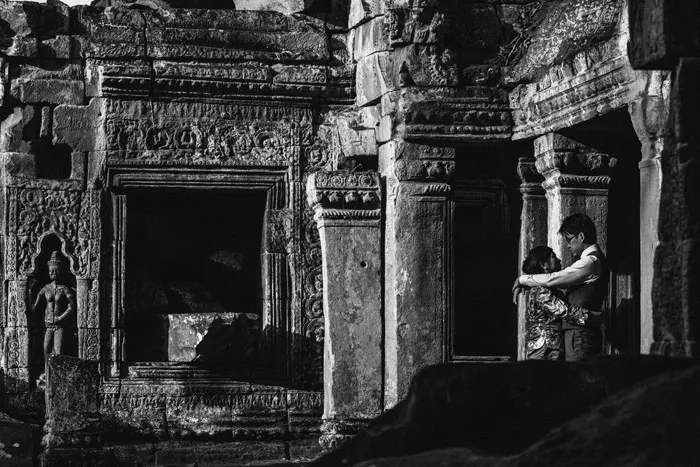 Destination bridal portraits at Siem Reap, Cambodia. Photography by Wainwright Weddings. theweddingnotebook.com