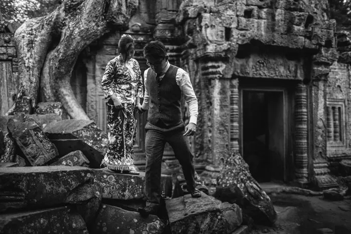 Destination bridal portraits at Siem Reap, Cambodia. Photography by Wainwright Weddings. theweddingnotebook.com