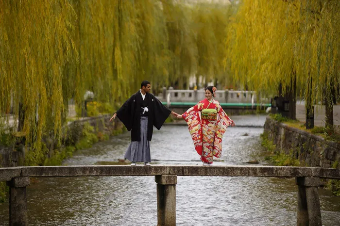 37 Frame Photography – Kyoto bridal portraits. theweddingnotebook.com