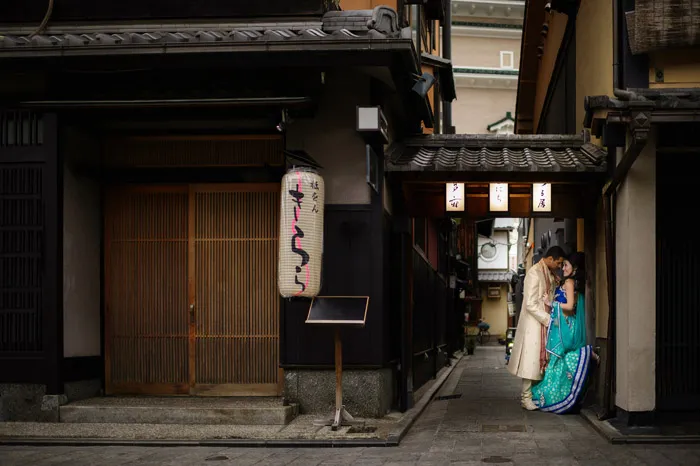 37 Frame Photography – Kyoto bridal portraits. theweddingnotebook.com