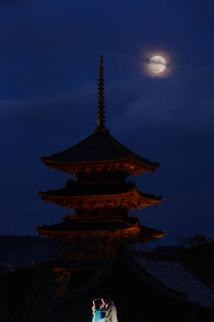 37 Frame Photography – Kyoto bridal portraits. theweddingnotebook.com