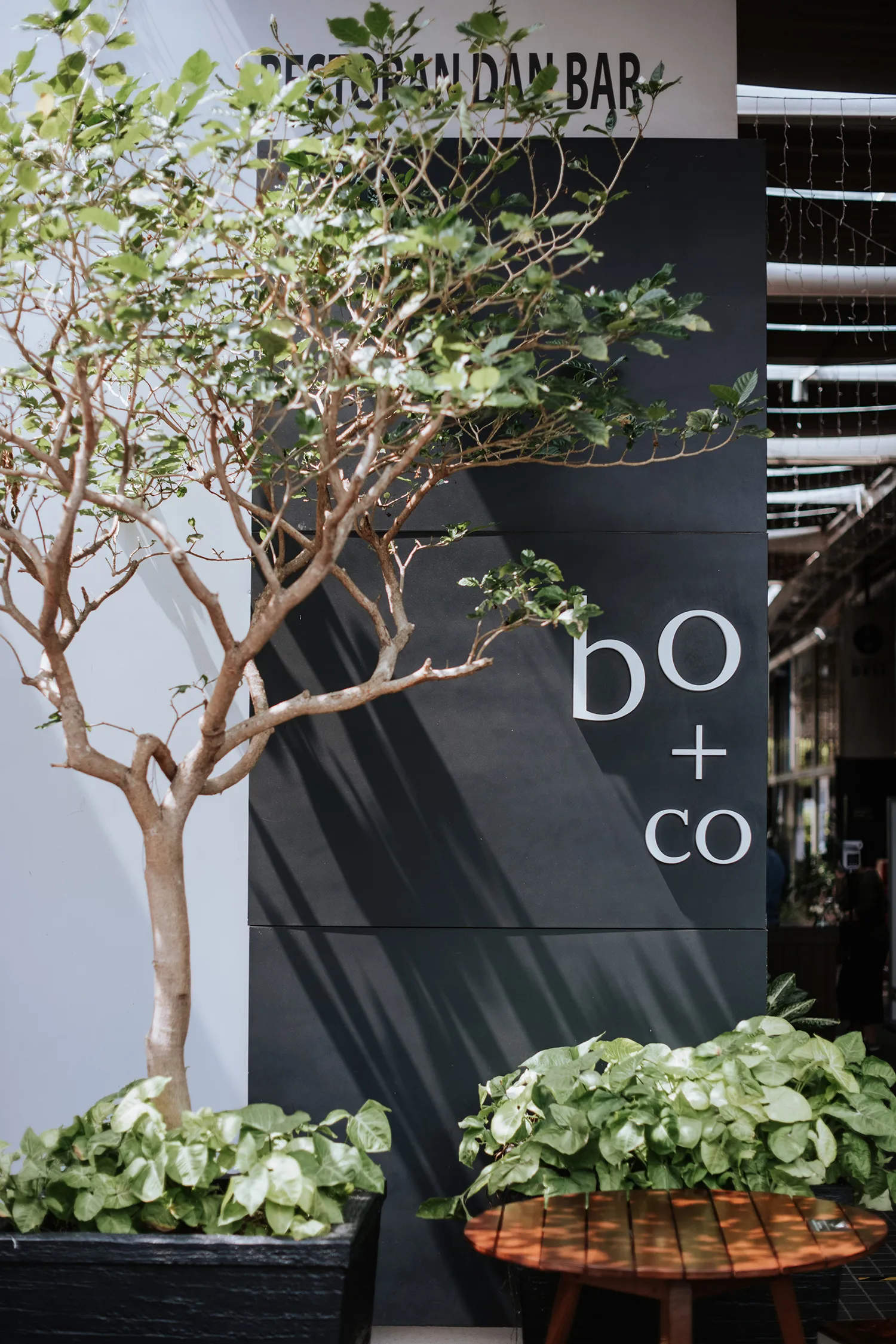 Munkeat Photography. theweddingnotebook.com