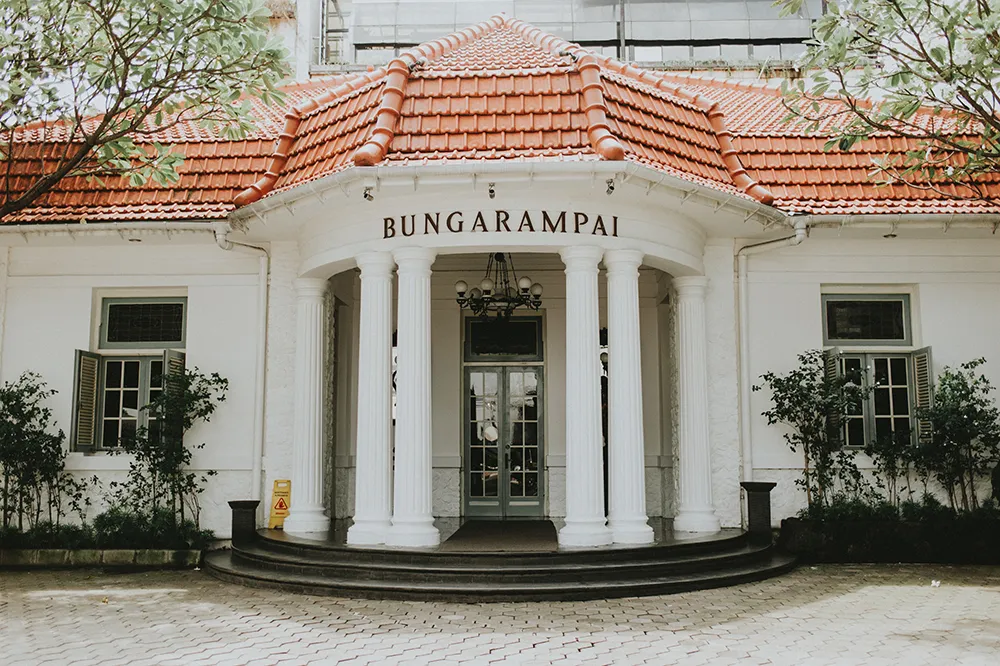 Photo by Diktat Photography. theweddingnotebook.com