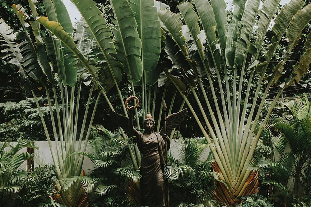 Photo by Diktat Photography. theweddingnotebook.com