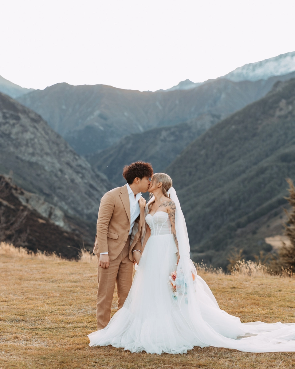 A Micro Wedding Amidst Rustic Wilderness in Queenstown