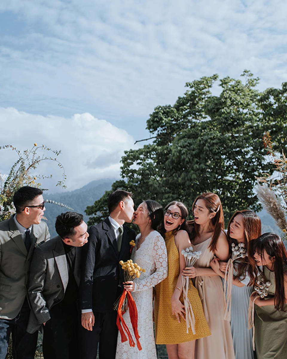 A Minimalist Chic Wedding With Pops Of Yellow At Eighty Seven Tanarimba