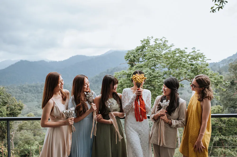 Photo by Zach Chin of Munkeat Studio. theweddingnotebook.com