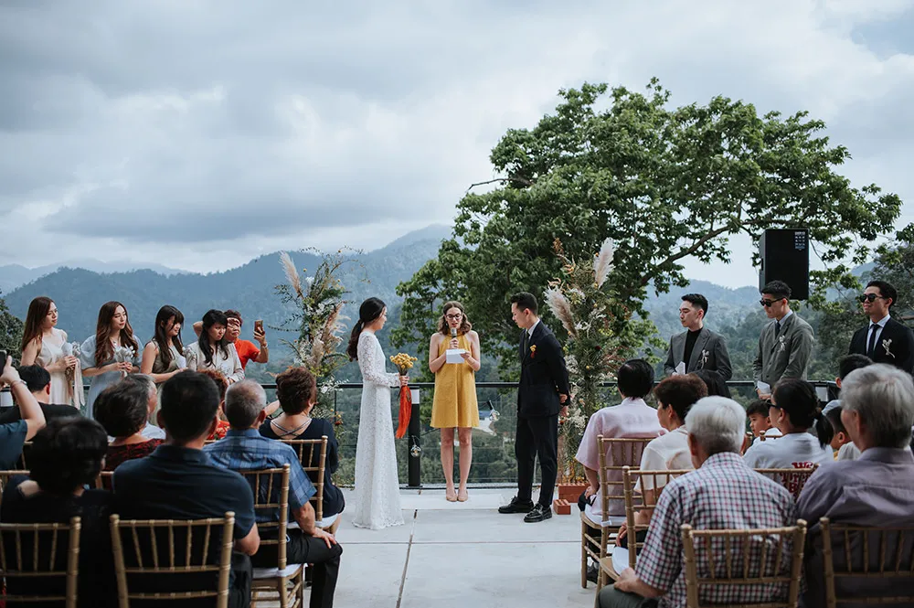 Photo by Zach Chin of Munkeat Studio. theweddingnotebook.com