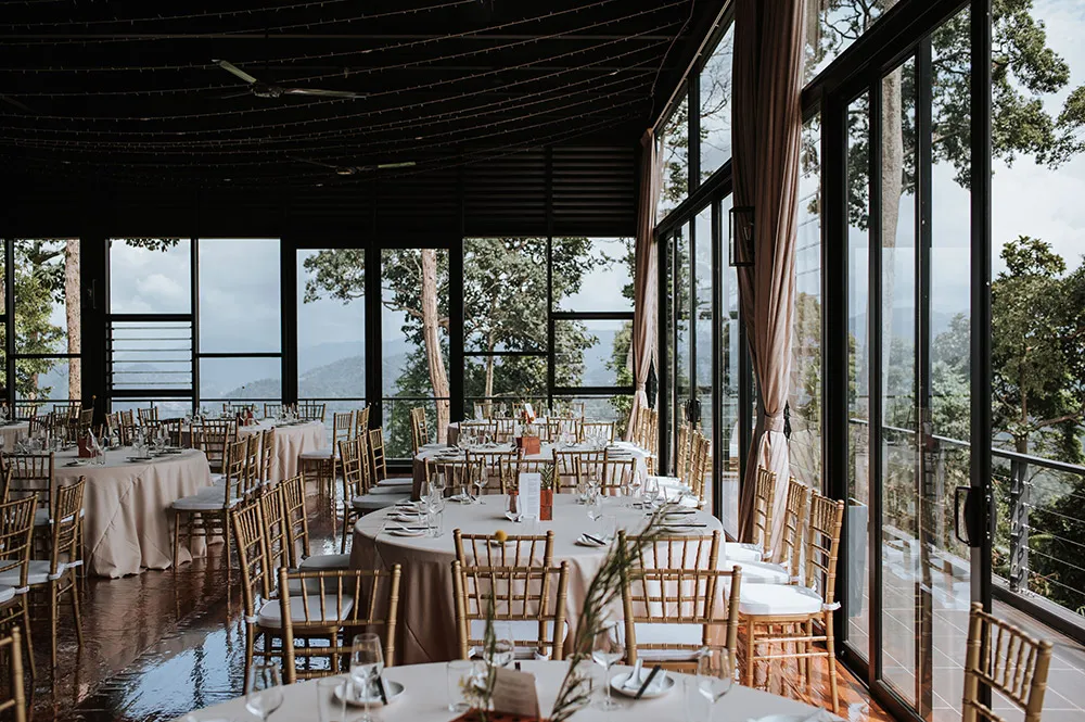 Photo by Zach Chin of Munkeat Studio. theweddingnotebook.com