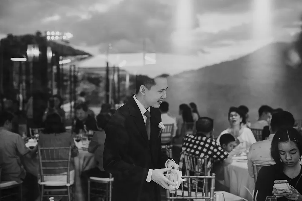 Photo by Zach Chin of Munkeat Studio. theweddingnotebook.com