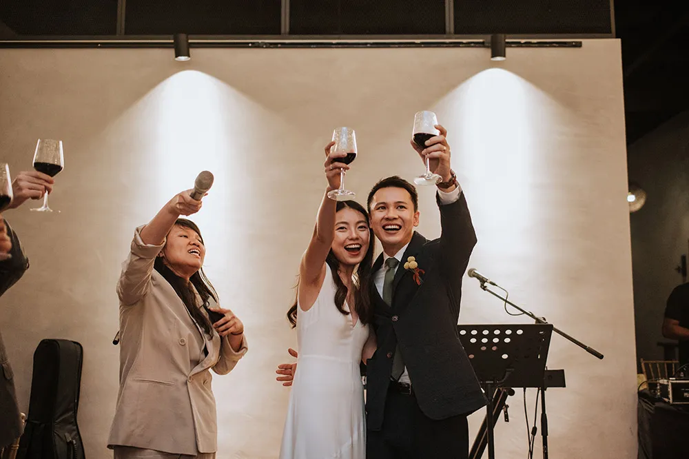 Photo by Zach Chin of Munkeat Studio. theweddingnotebook.com