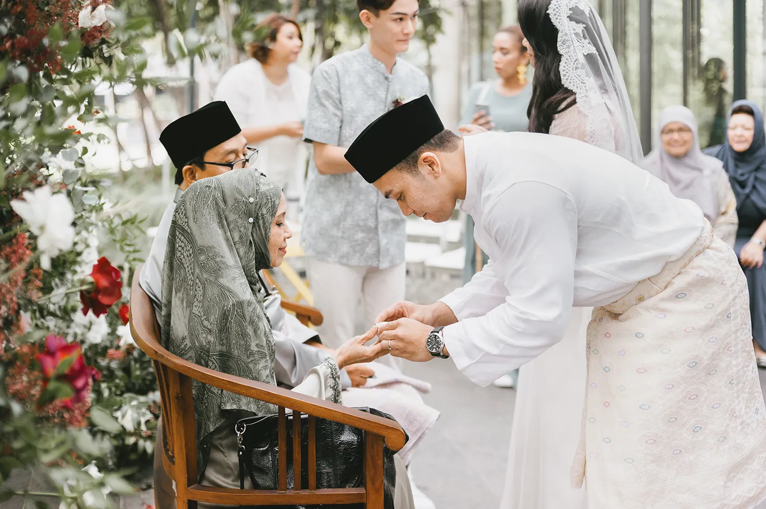 Joshua Koh Photography. theweddingnotebook.com