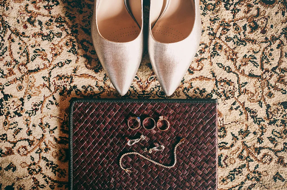 Photo by Munkeat Photography. theweddingnotebook.com