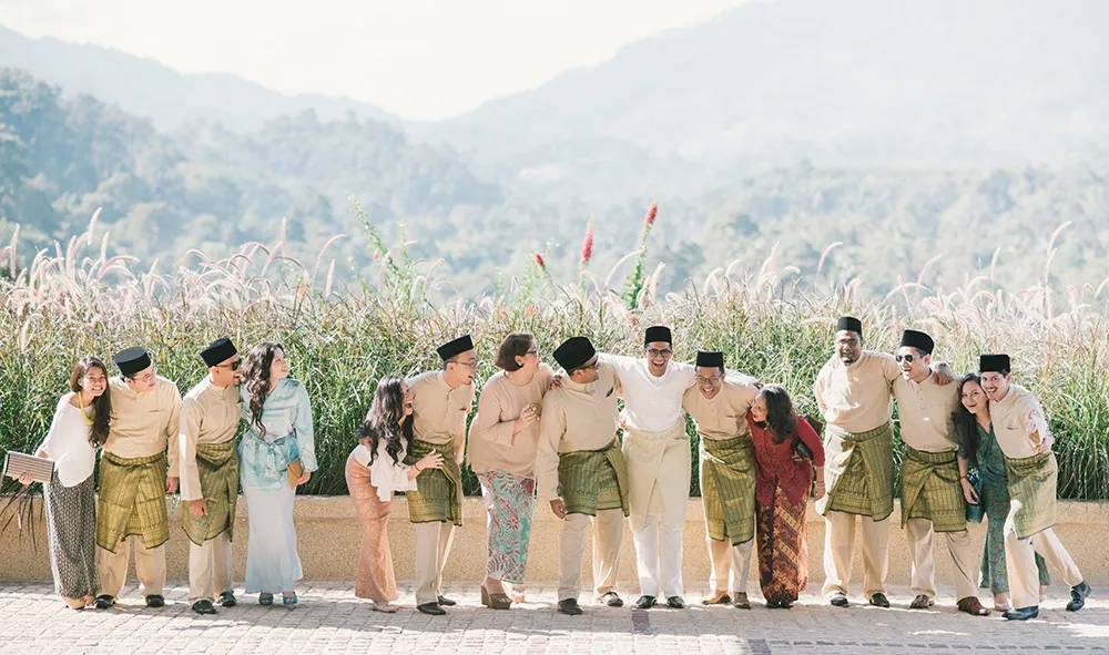 Photo by Munkeat Photography. theweddingnotebook.com