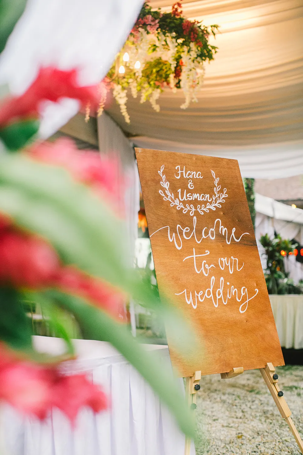 Photo by Munkeat Photography. theweddingnotebook.com