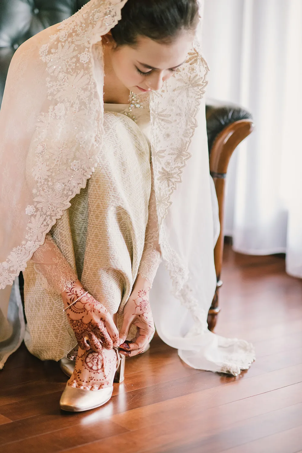 Photo by Munkeat Photography. theweddingnotebook.com