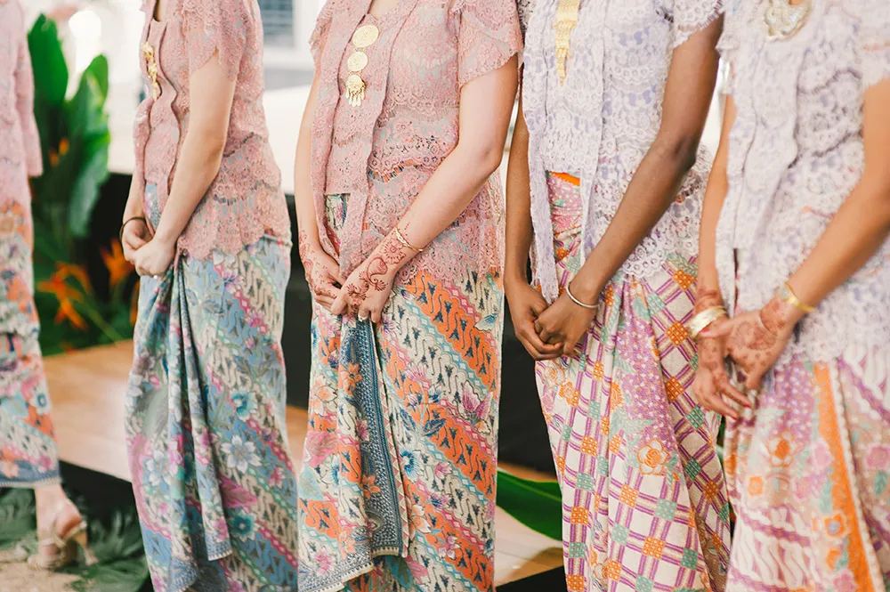 Photo by Munkeat Photography. theweddingnotebook.com