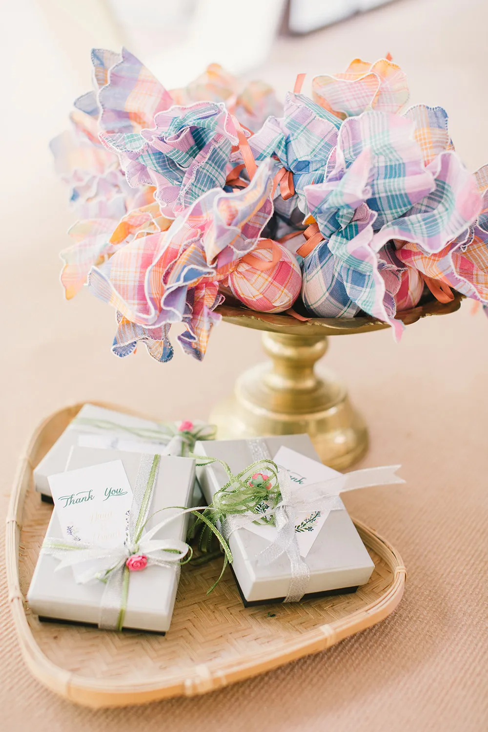 Photo by Munkeat Photography. theweddingnotebook.com