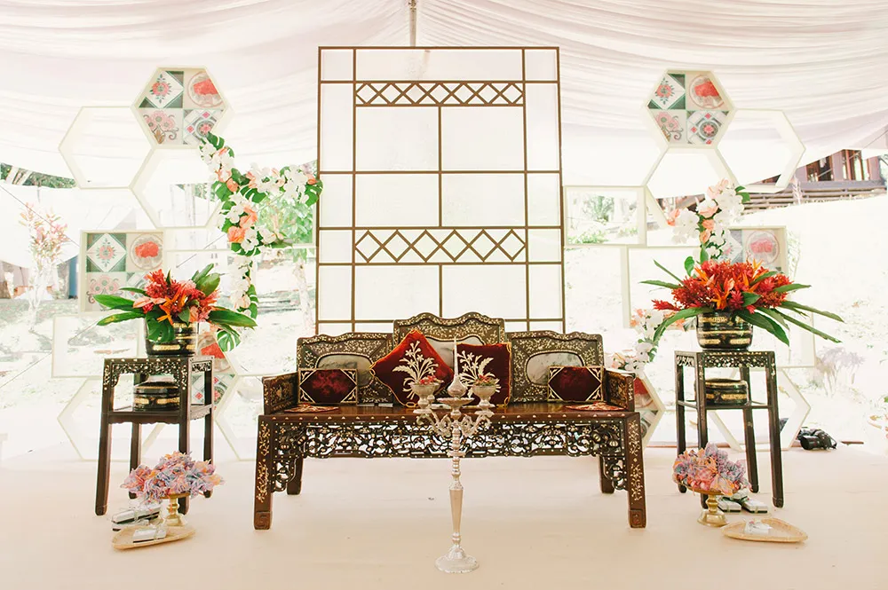 Photo by Munkeat Photography. theweddingnotebook.com