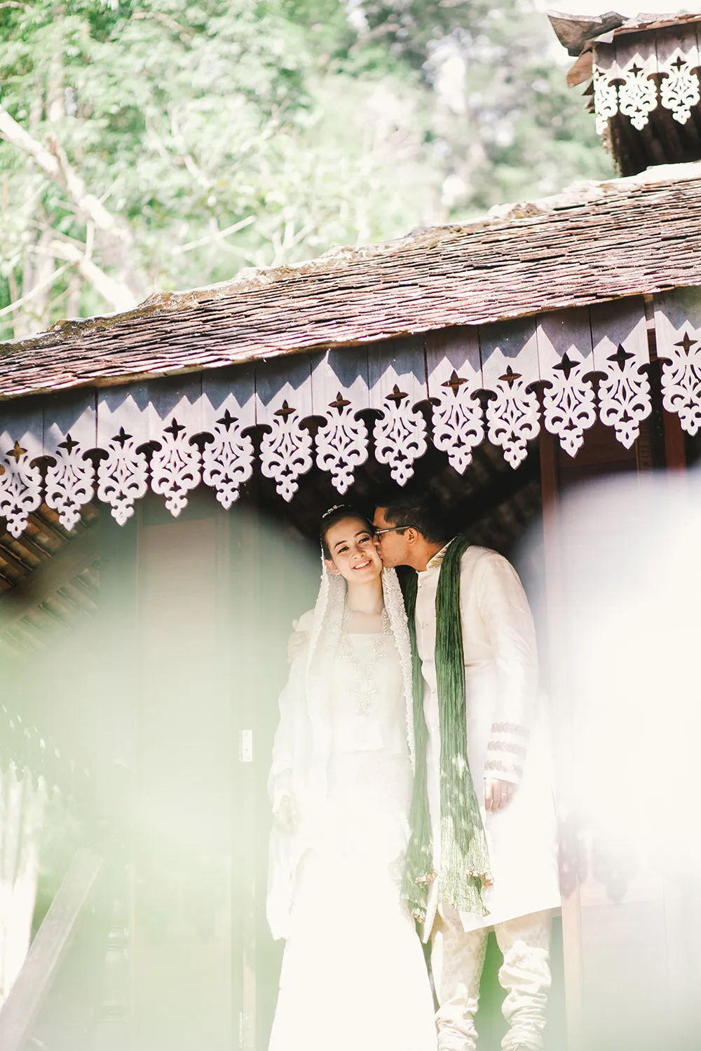 Photo by Munkeat Photography. theweddingnotebook.com