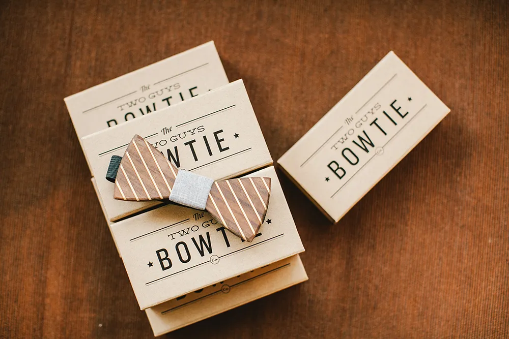 Photo by Munkeat Photography. theweddingnotebook.com