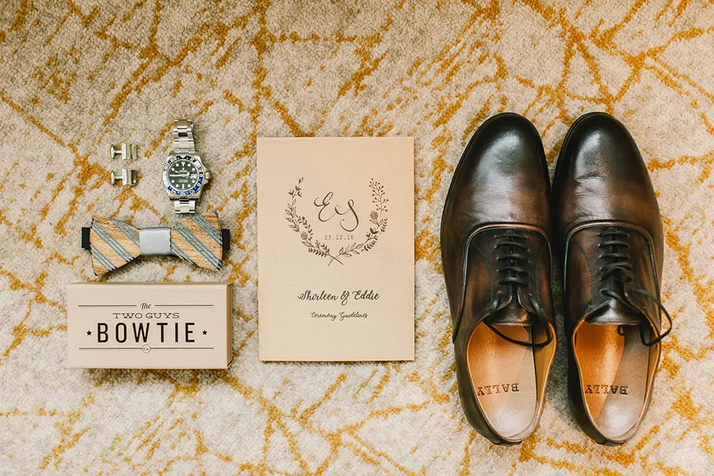 Photo by Munkeat Photography. theweddingnotebook.com