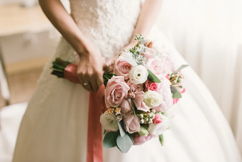 Photo by Munkeat Photography. theweddingnotebook.com